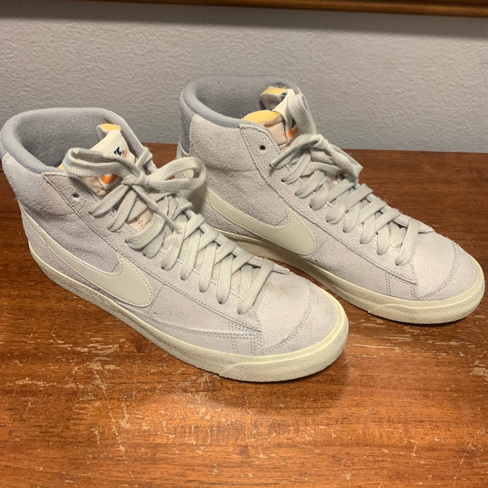 Nike Blazer Mid ‘77 Premium Shoes, Size W 8, Grey and Light Bone